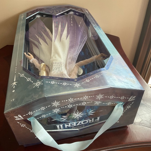 DISNEY FROZEN 2    2020 ELSA SNOW QUEEN LIMITED DOLL. HAIR DOWN - Picture 6 of 6